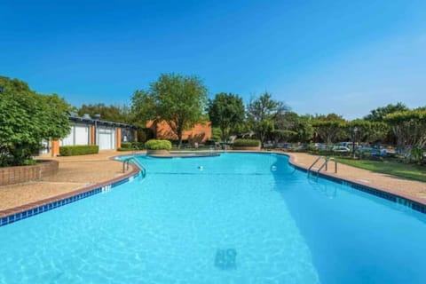 Modern 2BD Pool Six Flags Grand Prairie GP08B Apartment in Arlington