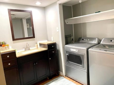 Modern 2BD Pool Six Flags Grand Prairie GP08B Apartment in Arlington