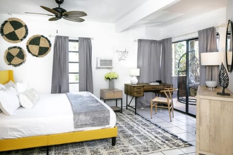 Cruz Bay Oasis Walk to Beach & Stunning Views Apartment in Cruz Bay