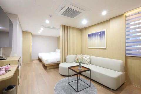 Bed, Living room, Photo of the whole room, Bedroom