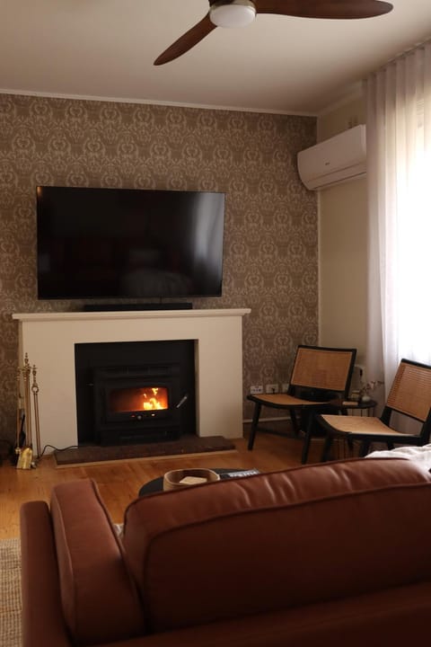 TV and multimedia, Living room, Seating area, Evening entertainment