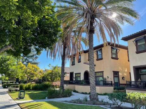 Shopping at Arcadia Mall, Homes, School District, Comfortable Home on Huntington Road Villa in Arcadia