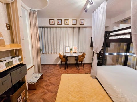 Bed, TV and multimedia, Bedroom