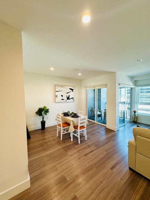 Central Hollywood Gem - Stylish & Spacious Roomy 1BD Apartment in West Hollywood