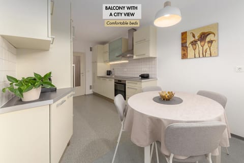 Kitchen or kitchenette, Dining area, stove