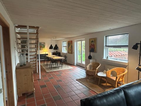 Seating area, Dining area