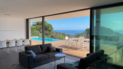 View (from property/room), Balcony/Terrace, Living room, Seating area, Pool view, Sea view, Swimming pool