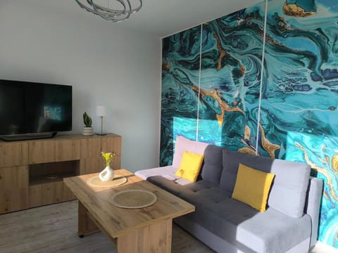 Communal lounge/ TV room, TV and multimedia, Living room, Seating area, Evening entertainment