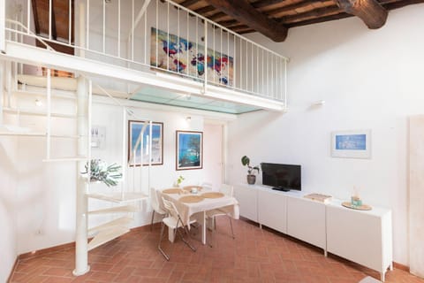 TV and multimedia, Living room, Seating area, Dining area