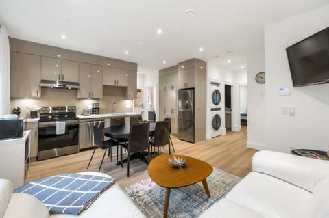 TV and multimedia, Kitchen or kitchenette, Living room, Dining area