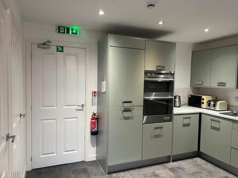 Beautiful 4-bedroom house Apartment in Stroud District