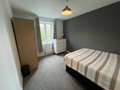 Beautiful 4-bedroom house Apartment in Stroud District