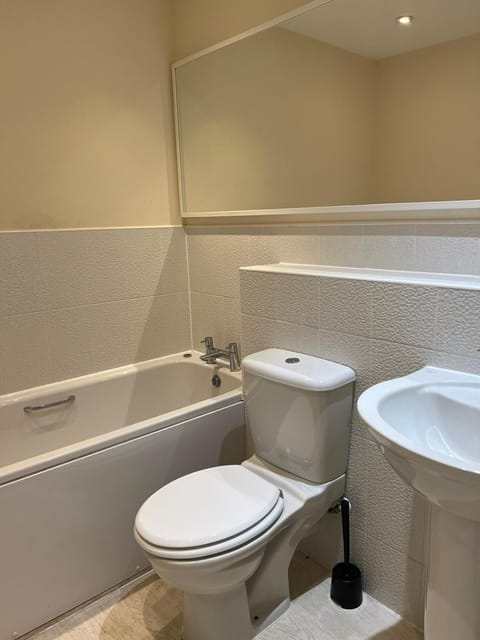 Beautiful 4-bedroom house Apartment in Stroud District