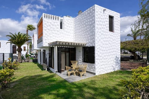 Property building, Day, Garden, Garden view