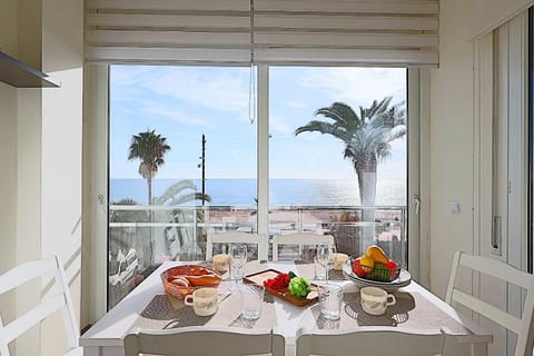 View (from property/room), Kitchen or kitchenette, Sea view