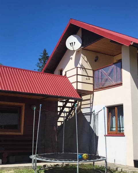 Property building, Facade/entrance, Day, Location