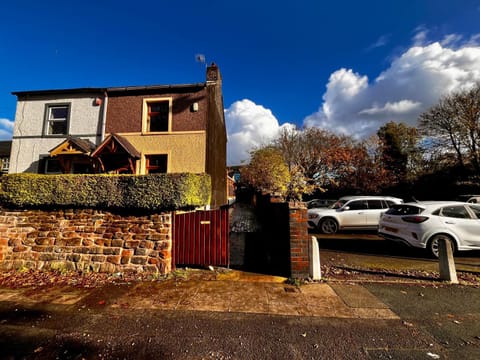 Property building, Day, Parking