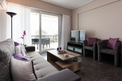 Communal lounge/ TV room, Living room