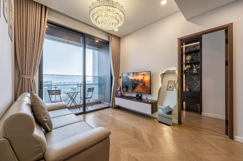 Natural landscape, TV and multimedia, Living room, Seating area
