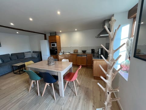 Kitchen or kitchenette, Living room