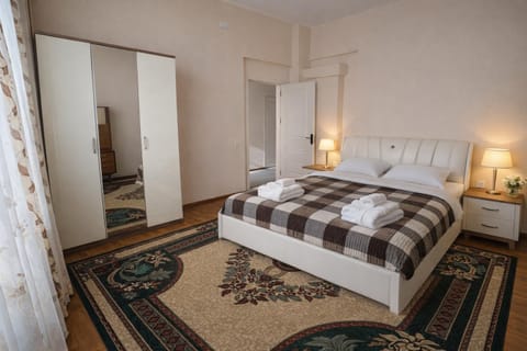 Bedroom, wardrobe