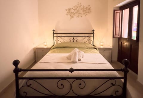 Sardinian Gallery Sa Piatta Apartment in Bosa