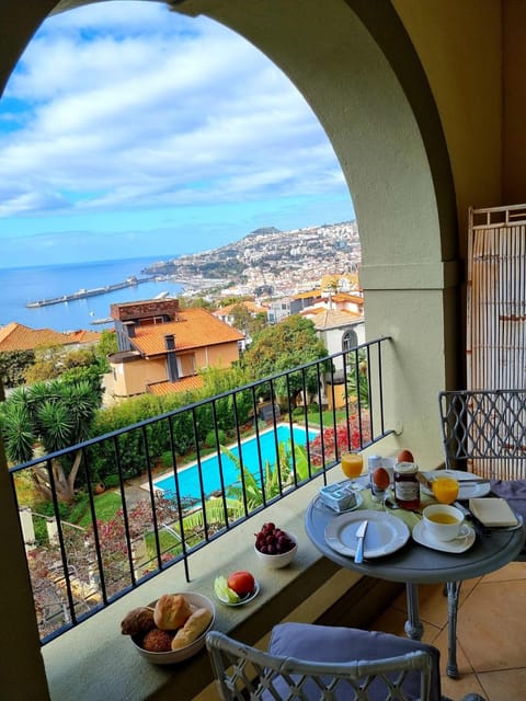 Patio, Natural landscape, View (from property/room), Balcony/Terrace, Dining area, Mountain view, Pool view, Sea view, Swimming pool, Swimming pool