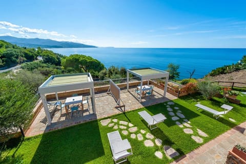 Property building, Balcony/Terrace, Living room, Swimming pool