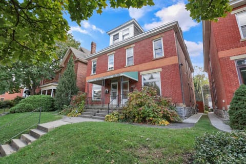 Property building, Neighbourhood