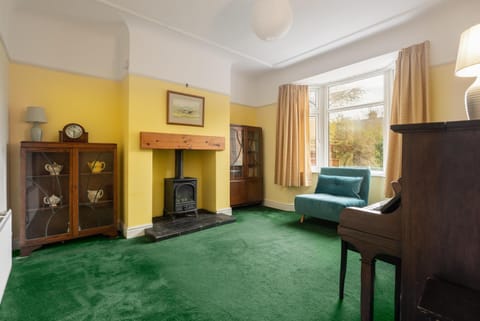 Music Lovers Piano Pets OK & Driveway Parking House in Liverpool