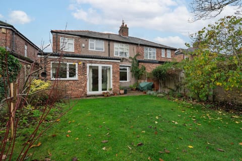 Music Lovers Piano Pets OK & Driveway Parking House in Liverpool