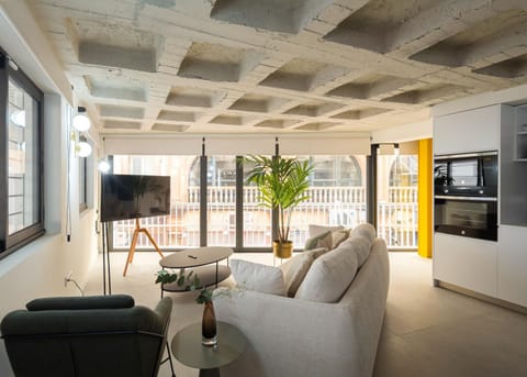 Facade/entrance, Dining area