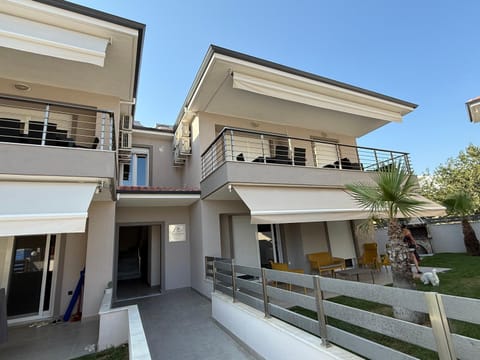 Property building, Balcony/Terrace