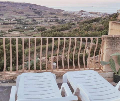 Sunset Castle House with Pool Villa in Malta