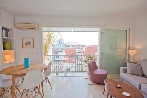 View (from property/room), Balcony/Terrace, Living room, Seating area, Dining area, air conditioner