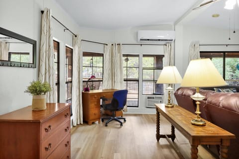 Rustic River Retreat House in Wimberley