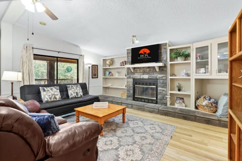 Rustic River Retreat House in Wimberley