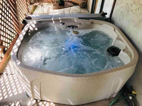 Romantic Honeymoon Hideout with Private hot tub House in Pigeon Forge