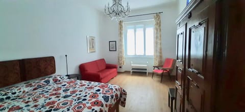 Bed, Living room, Seating area, Bedroom, wardrobe
