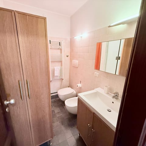 Shower, Toilet, Bathroom, Bath, bidet