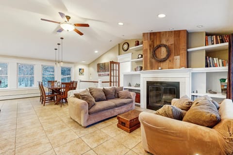 Middle Ledge Lodge House in Glen