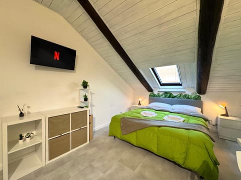 Bed, TV and multimedia, Bedroom, heating, towels, wardrobe, air conditioner
