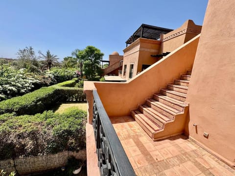 Property building, Garden, Balcony/Terrace, Garden view