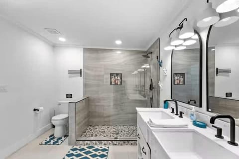 Chic Modern Cottage Near Downtown and Beaches Family House in Shem Creek