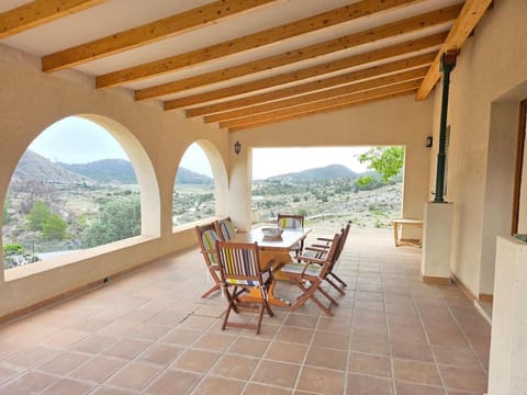 Patio, Natural landscape, Balcony/Terrace, Seating area, Mountain view