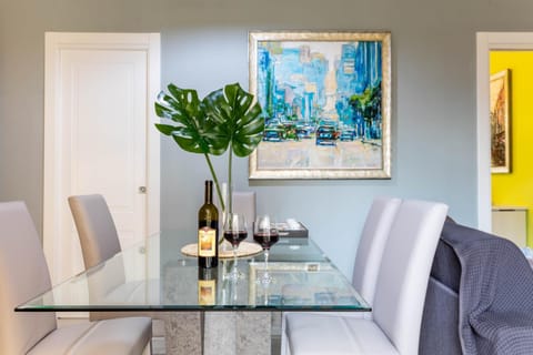 Seating area, Dining area