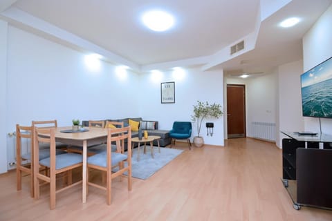 TV and multimedia, Living room, Dining area, air conditioner