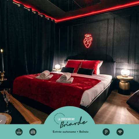 Bed, Bedroom, concierge, towels