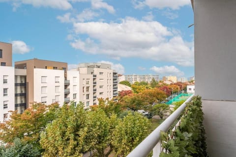 Le Verdoyant Netflix Grand balcon Padel Apartment in Villeurbanne