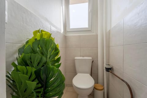 Le Verdoyant Netflix Grand balcon Padel Apartment in Villeurbanne